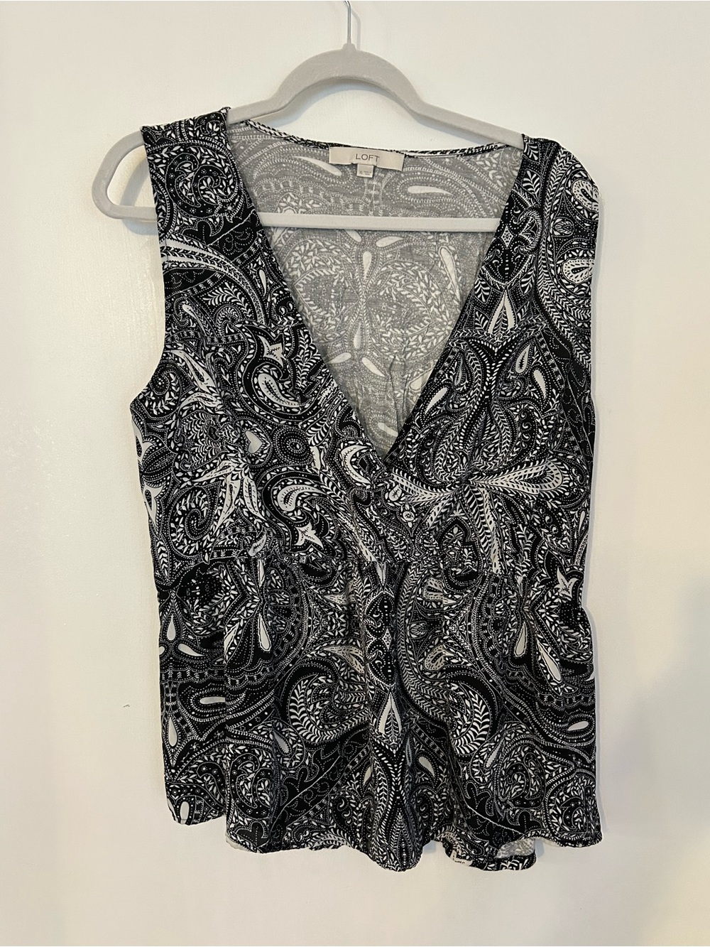 LOFT Black & White Paisley V-Neck Sleeveless Camisole